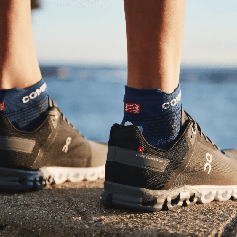 Calcetines Compressport Pro Racing V4.0 Low Azul 4 Calcetines Compressport Pro Racing V4.0 Low Azul - Image 2