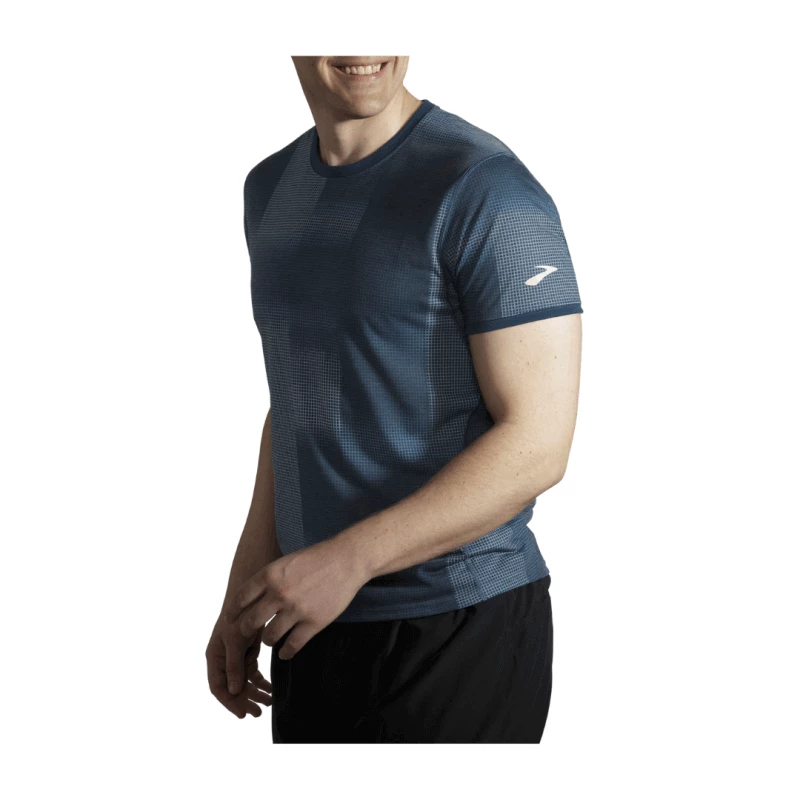 Camiseta Brooks Distance Graphic Manga Corta Azul Gris 4 Camiseta Brooks Distance Graphic Manga Corta Azul Gris - Image 2