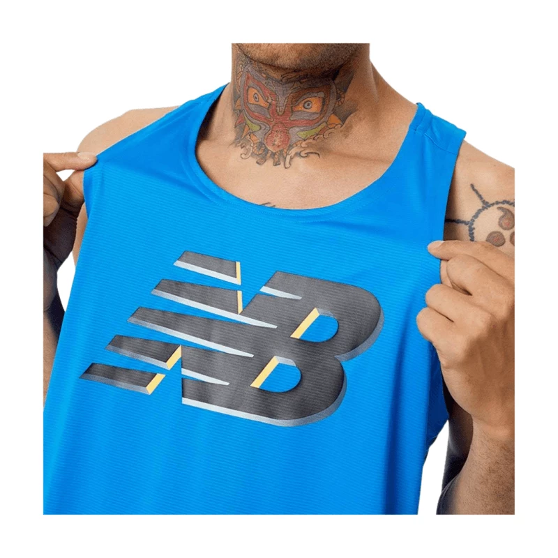 Camiseta New Balance Graphic Accelerate Sin Mangas Azul Negro 6 Camiseta New Balance Graphic Accelerate Sin Mangas Azul Negro - Image 4