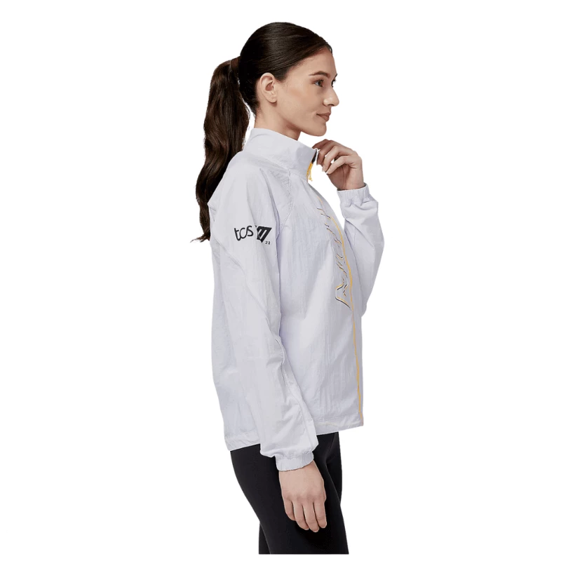 Chaqueta New Balance London Edition Printed Impact Run Light Pack Blanco Mujer 4 Chaqueta New Balance London Edition Printed Impact Run Light Pack Blanco Mujer - Image 2